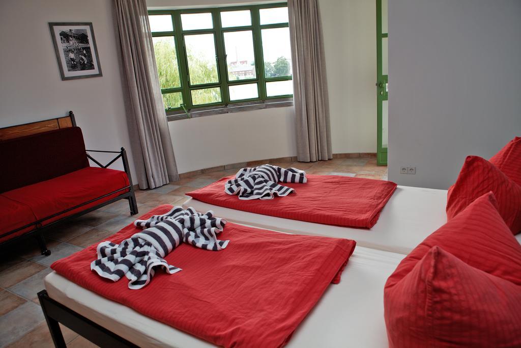Seminar- Und Gaestehaus Flussbad Gartenstrasse Berlin Room photo