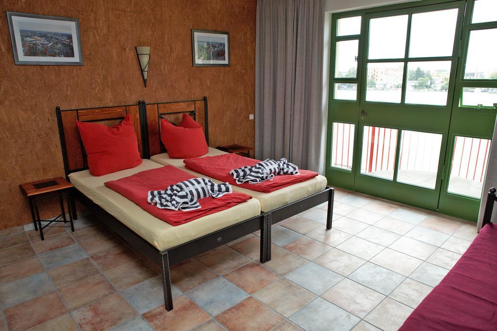 Seminar- Und Gaestehaus Flussbad Gartenstrasse Berlin Room photo