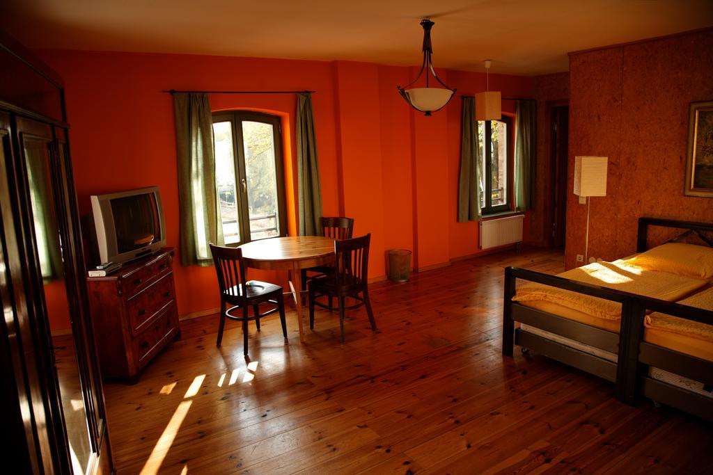Seminar- Und Gaestehaus Flussbad Gartenstrasse Berlin Room photo